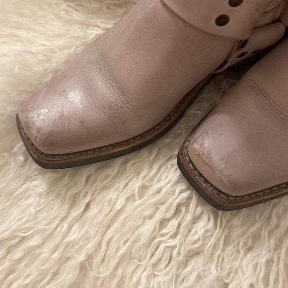 Light pink/purple harness Frye boots with cutouts - Picture 2 of 6